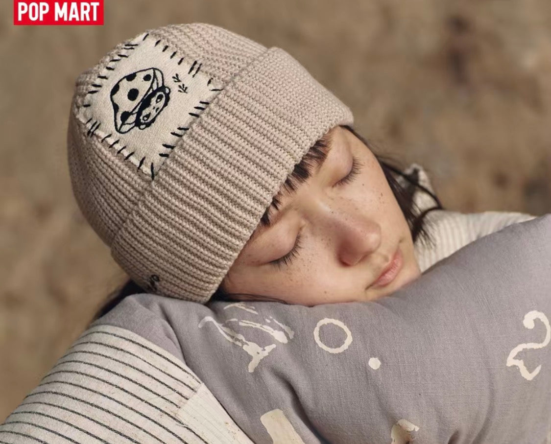 Hirono Living Wild-Shelter Earthenware
Embroidered Beanie Light Grey