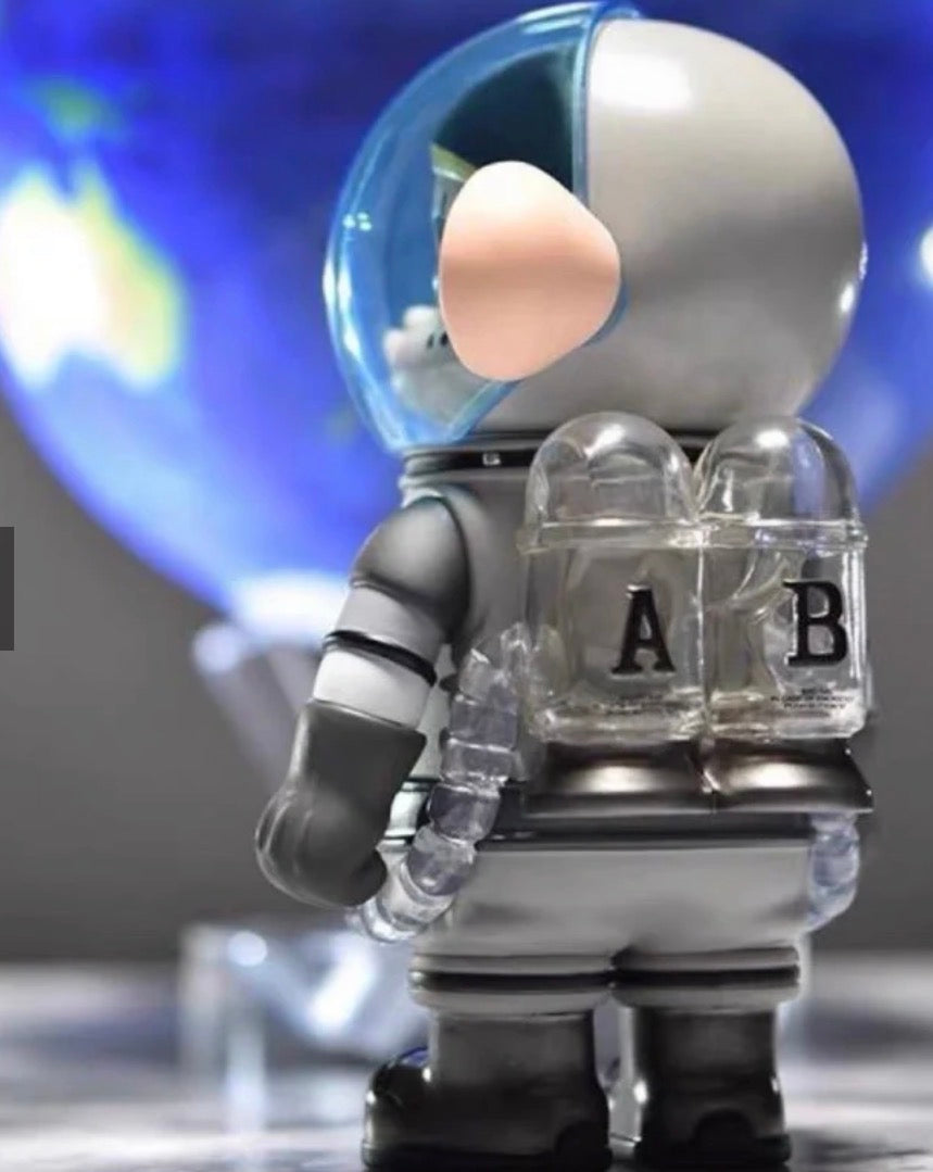 Back order MEGA SPACE MOLLY 200% Instinctoy Space Suit 2017 Limited Edition Japan. Only 777 released worldwide