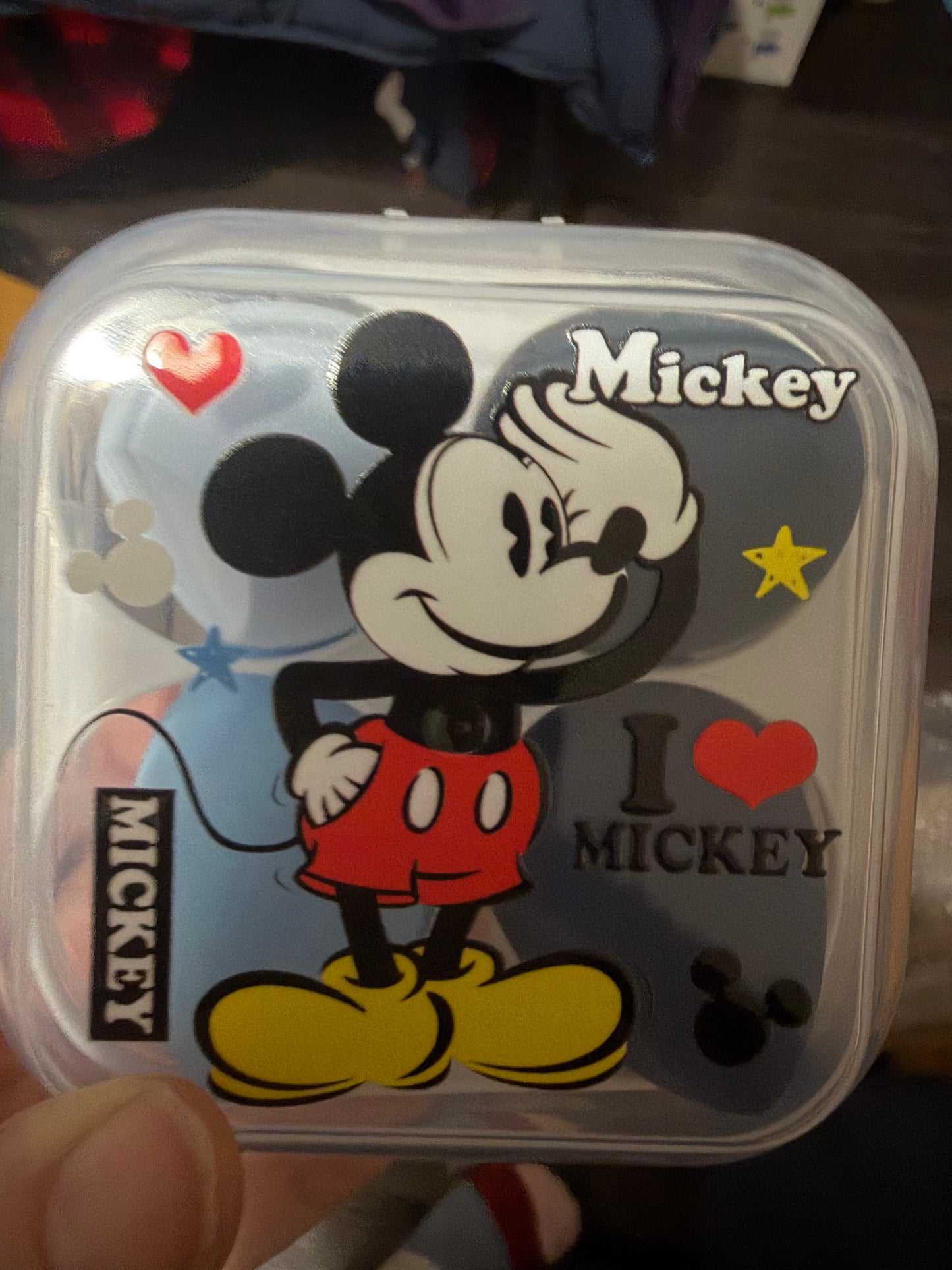 Estuche con 4 esponjas de maquillaje